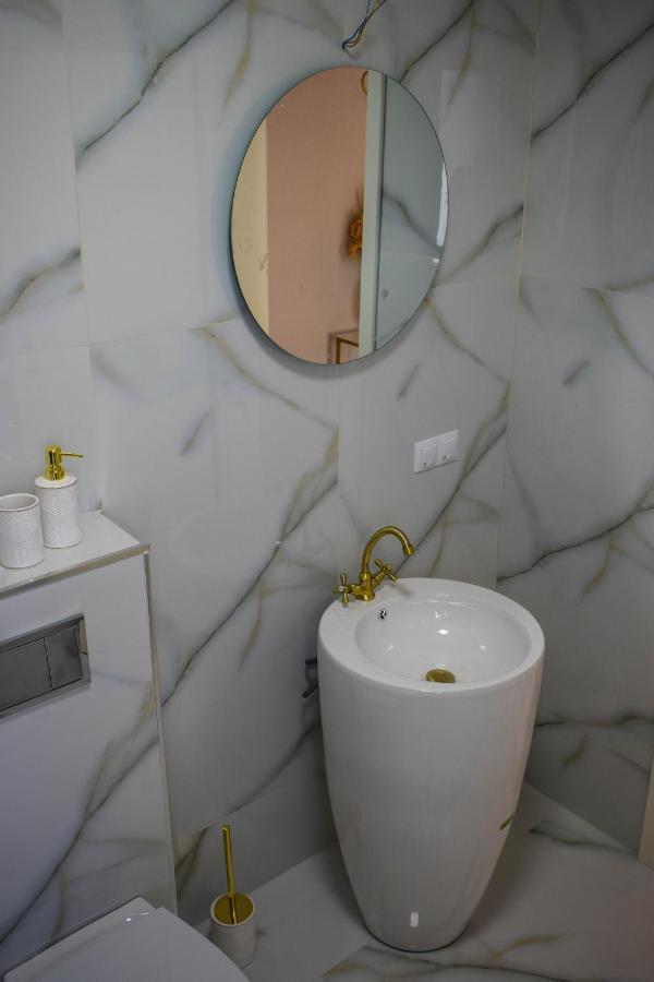 Heltau Jacuzzi Penthouse Cisnădie Eksteriør billede