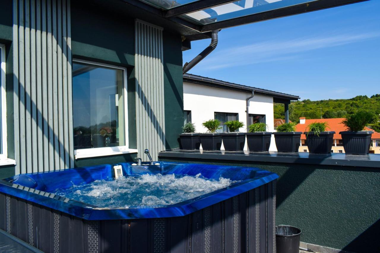 Heltau Jacuzzi Penthouse Cisnădie Eksteriør billede