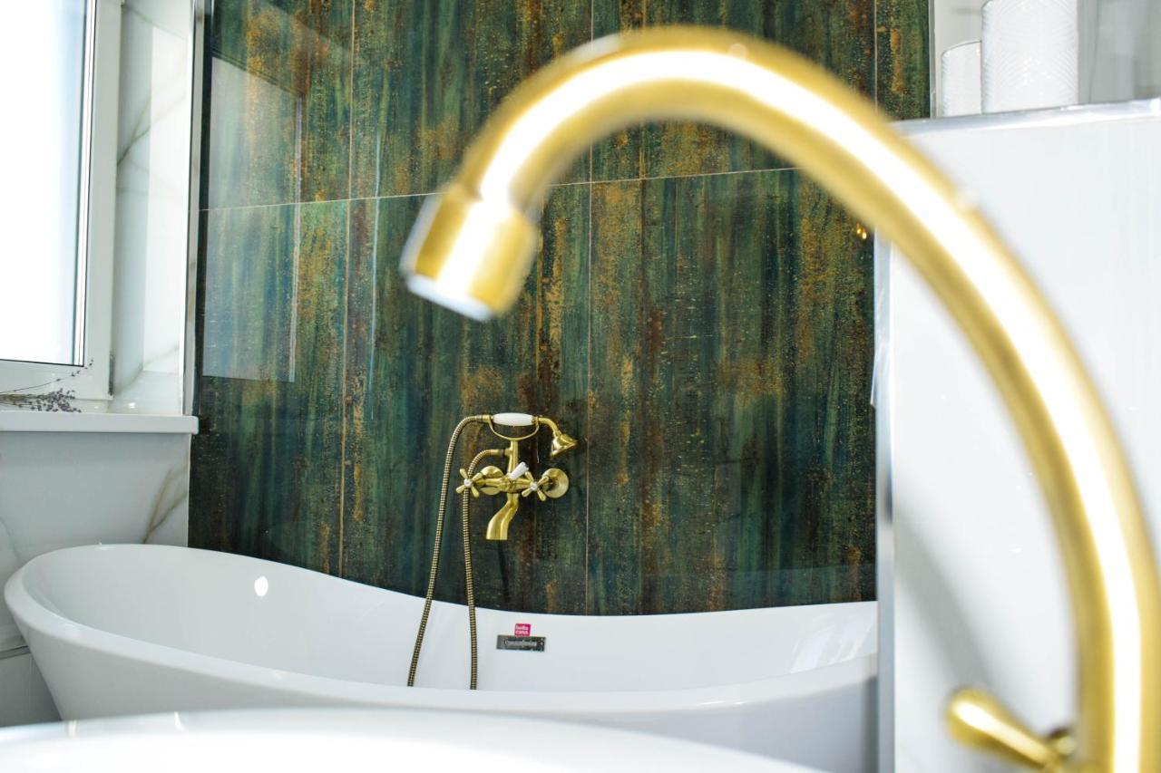 Heltau Jacuzzi Penthouse Cisnădie Eksteriør billede