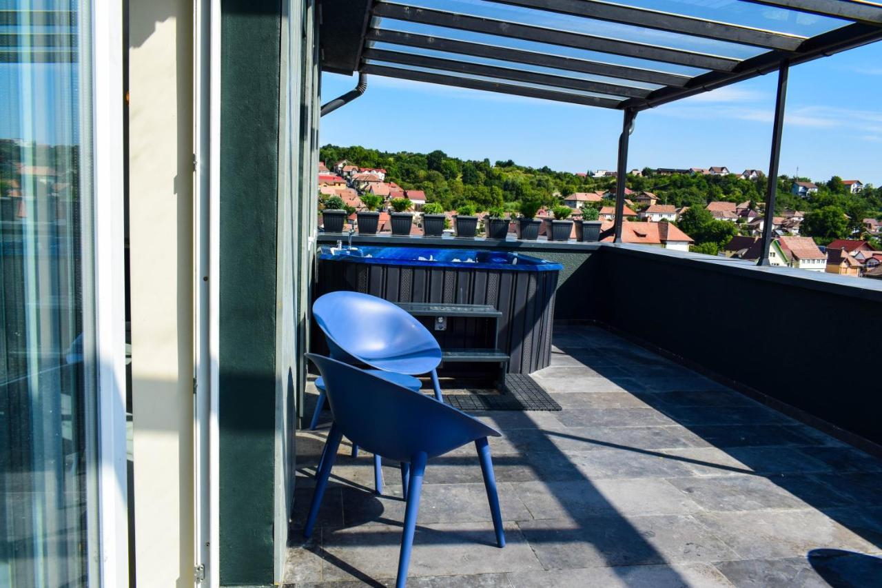 Heltau Jacuzzi Penthouse Cisnădie Eksteriør billede