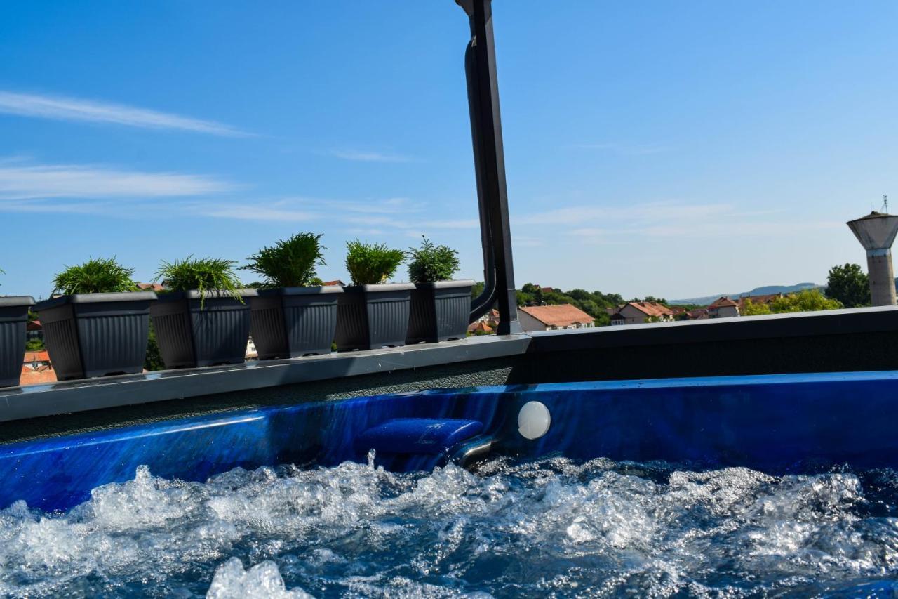 Heltau Jacuzzi Penthouse Cisnădie Eksteriør billede